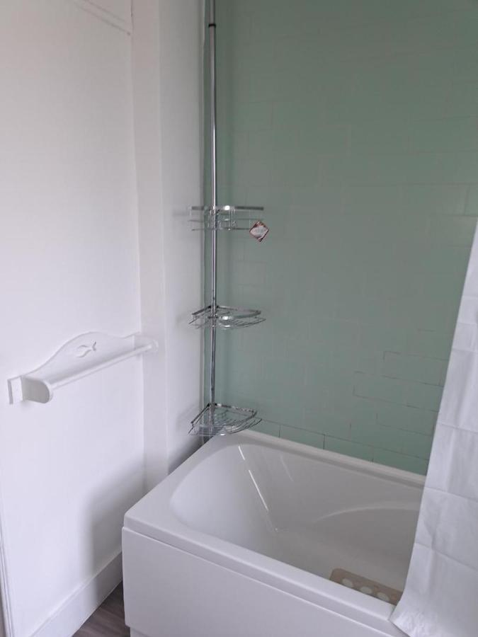 Single Bedroom Near London Seven Kings Train Station Ilford Exterior photo